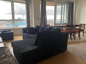 London Apart 2 Bed Parking Balcony River View